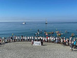 Imagen de la concentración a pie de playa.