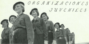 Grupo de jóvenes granadinas que hicieron la mili de la Sección Femenina, aparecidas en el primer número de la Revista de la Mujer Nacional Sindicalista Y (1 de febrero de 1938). 