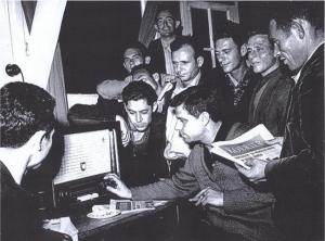 En los años 50, los oyentes de Radio Pirenaica organizaban audiciones en grupo y clandestinas.