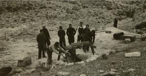 Pozo La Lagarta, durante las exhumaciones de febrero de 1941. 