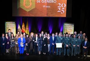 Foto de familia de los premiados.