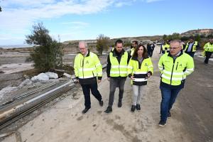 La consejera, con los alcaldes de Baza y Benamaurel.
