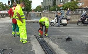 Trabajos de reposición de la junta de dilatación del puente. 