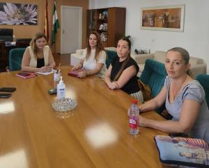 Reunión de madres de Teayudo Granada con la nueva delegada de Sanidad.