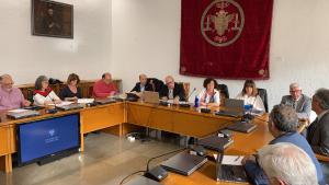 Reunión de la comisión de seguimiento de la UGR presidida por la rectora.