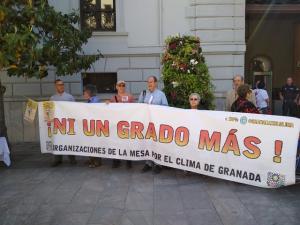 Presentación de la Marcha por el Clima, frente al Ayuntamiento. 