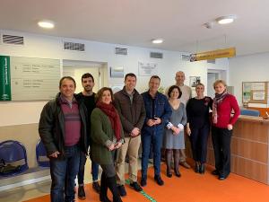 El delegado y el alcalde, en el centro de salud de Monachil.