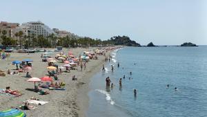 Bañistas en la playa de San Cristóbal.