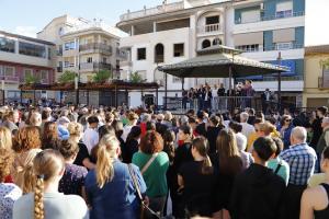 La Plaza del Pósito se ha llenado en memoria de los dos pequeños.