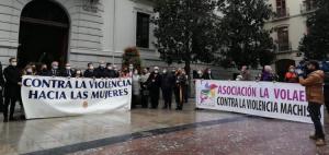 Imagen de archivo de la concentración para rechazar el asesinato machista de una joven de Granada el pasado enero.