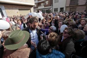Jesús Candel, arropado por seguidores en Albolote, en una imagen de 2017.