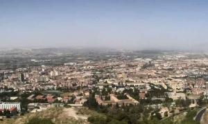 Vista de Granada este viernes desde la cámara municipal de control de calidad del aire en la Ctra. de Murcia. 