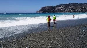 Socorristas en la playa de La Herradura.