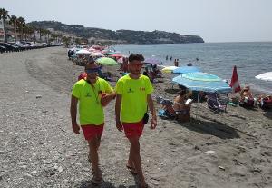 Socorristas en la playa de La Herradura. 