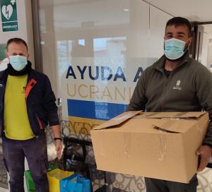 Voluntarios, en la recogida de productos para Ucrania.