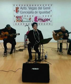 María Martín, de La Marea Granada, durante el taller.