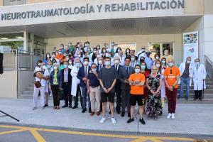 Autoridades, profesionales sanitarios, donantes y receptores, este miércoles en Granada.