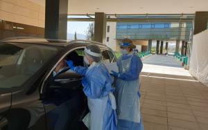 Toma de muestras en el Autocovid del Clínico, en el PTS. 