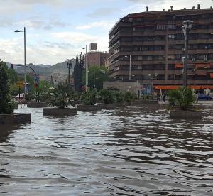 Aspecto que presentaba tras la tormenta la Plaza Einstein.