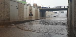 El túnel de Avenida de Andalucía se ha anegado y ha quedado cerrado al tráfico.