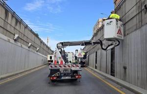 Cambio de luces en un túnel de la capital. 