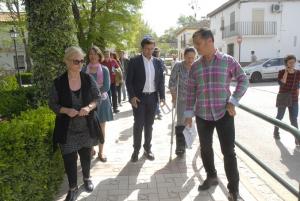 Vecinos de Bobadilla, con el alcalde. 