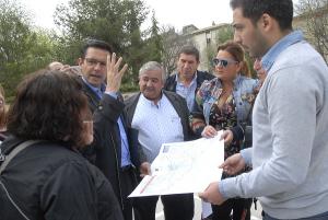 El alcalde y el concejal de Participación con representantes vecinales de Parque Nueva Granada.