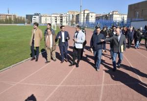 Visita de Ayuntamiento y Junta a la pista el pasado febrero. 