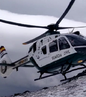 Un helicóptero evacuó al montañero accidentado en Jérez del Marquesado.