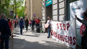 Movilización frente a la oficina de CajaMar de Gran Vía. 