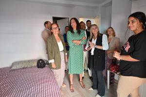 Visita a una de las viviendas del programa. 