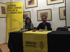 La periodista María Andrade, junto a Rubén Alácazar, de A.I.