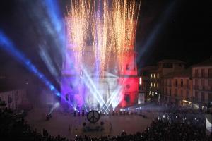 Espectacular imagen de la Plaza de España el miércoles por la noche.