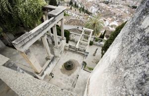 Uno de los patios del carmen de la Fundación Rodríguez-Acosta.