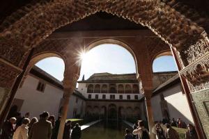 La población local puede visitar gratis la Alhambra los domingos por la tarde.