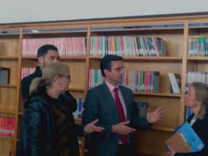 Visita del alcalde a la biblioteca Francisco Ayala. 