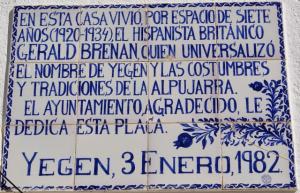 Placa conmemorativa en la casa en Yegen que vivió Brenan.