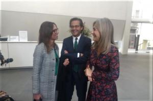 La consejera con el delegado de Cultura y la directora de la Alhambra.