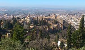 Vista de la Alhambra desde la Silla del Moro. 