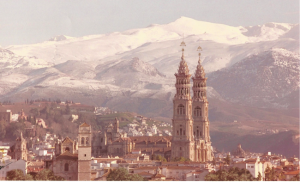 Este sería el aspecto que tendría la Catedral de Granada, de haber sido acabada según el proyecto ideado por Diego de Siloe en 1528. Dibujo y fotomontaje de Juan López Fernández/ Gabilondis.