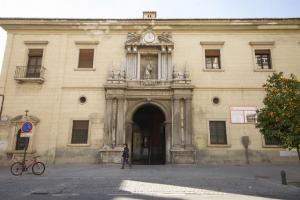 Fachada del Hospital de San Juan de Dios.