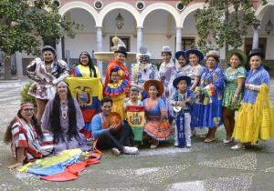 Un grupo de participantes en el desfile. 