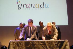 El alcalde de Granada y el consejero de Cultura firman el manifiesto.