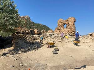Tareas de excavación en el Castillejo este verano. 
