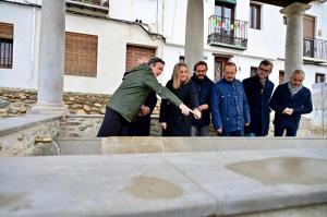 Fernando Egea, con la alcaldesa y otras autoridades en la visita al Lavadero del Sol. 
