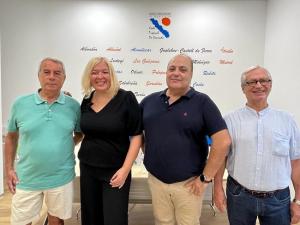 Alberto Feixas y otros representantes de Melaza con Flor Almón.