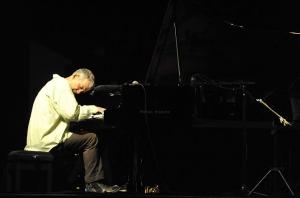 Brad Mehldau, reconcentrado en cada tecla.