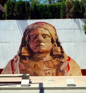 Mural de la Dama en las calles de Baza. 