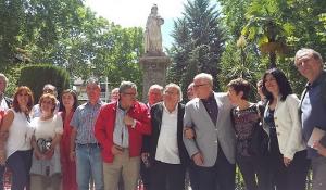 Baltasar Garzón y Pilar del Río han encabezado el acto celebrado en la Plaza de la Mariana.