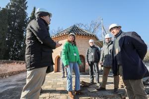 Rocío Díaz y el delegado de Cultura, en la Torre de la Infantas.